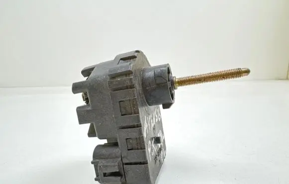 Toyota Avensis T250 Headlight level adjustment motor PPGF40