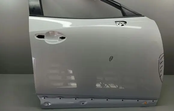 Mazda 3 Front door D10E58010
