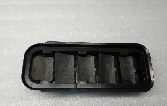 Quarter panel pressure vent