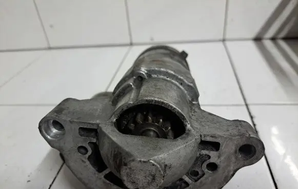 Citroen C5 Starter motor M000T85381