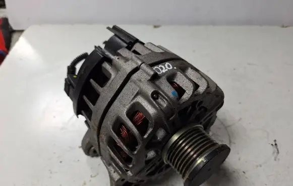Nissan Micra Generator/alternator 231008040R