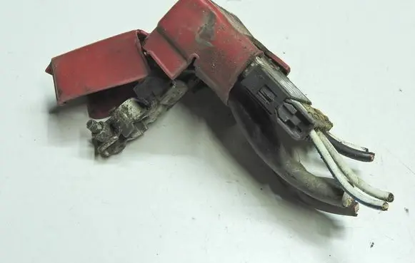 Suzuki SX4 Positive cable (battery)