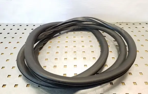 Audi A4 S4 B7 8E 8H Rear door rubber seal (on body) 8E9833721