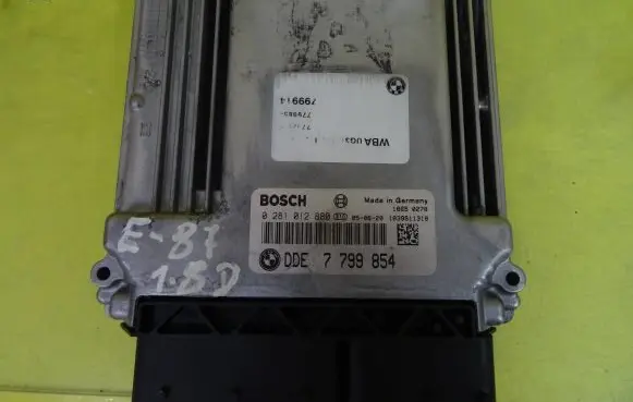 BMW 1 E81 E87 Engine control unit/module 0281012880 7799854