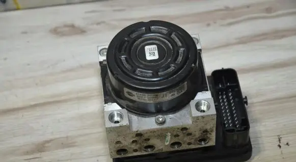 Nissan Note (E12) ABS Pump 4766003VV0B