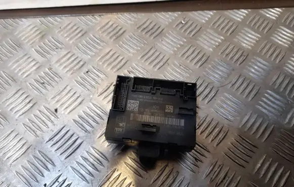 Audi A3 S3 8V Door control unit/module 5Q0959392E