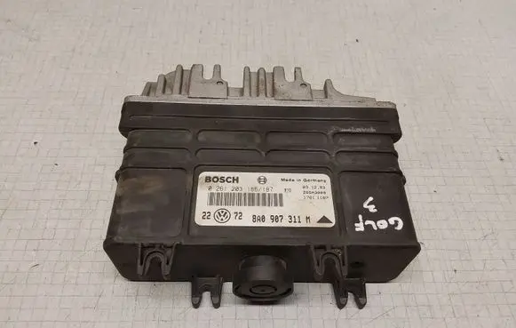 Volkswagen Golf III Engine control unit/module 8A0907311M 0261203186