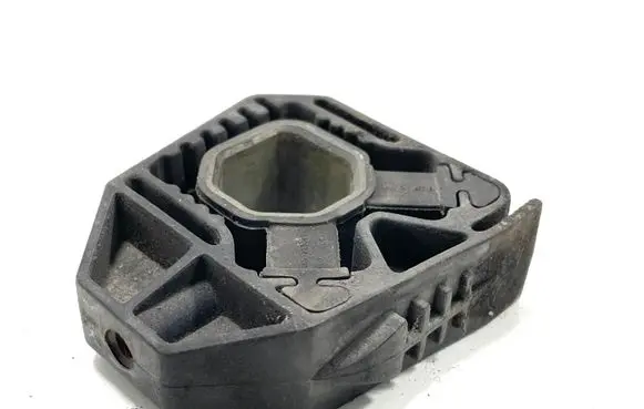 Skoda Superb B6 (3T) Radiator mount bracket 013676 0339203