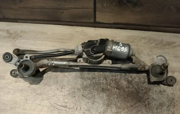 Mazda 5 Front wiper linkage and motor 1593000602