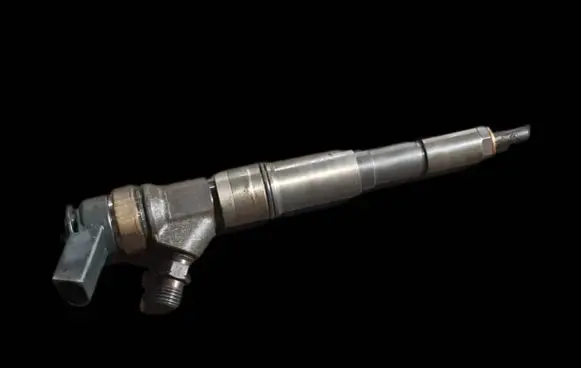 BMW 5 E60 E61 Fuel injector 7793836