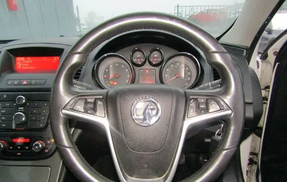 Opel Insignia A Steering wheel 