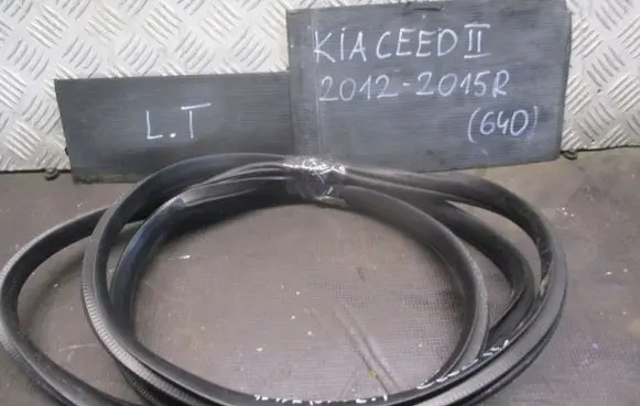 KIA Ceed Front door rubber seal 