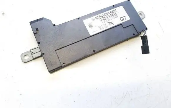 Mercedes-Benz C W203 Antenna control unit a2038207989 06t1736