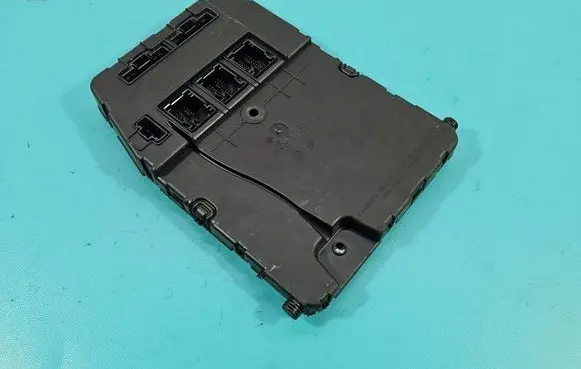 Renault Clio III Central body control module 8200724443 IMPRK1490424
