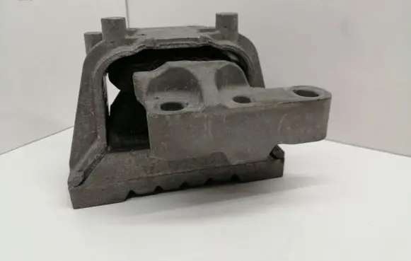 Volkswagen PASSAT B7 Engine mount bracket 1K0199262