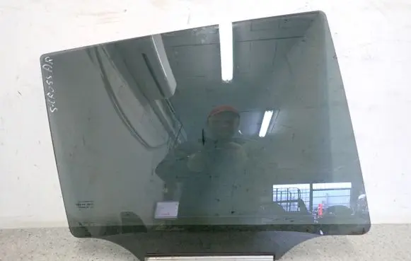 Suzuki SX4 S-Cross Sliding door window/glass