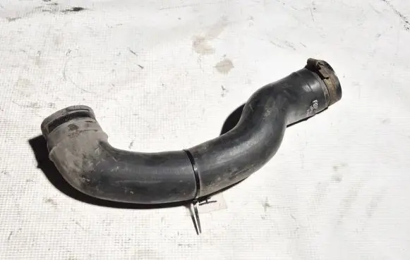 Opel Zafira B Intercooler hose/pipe 315840884