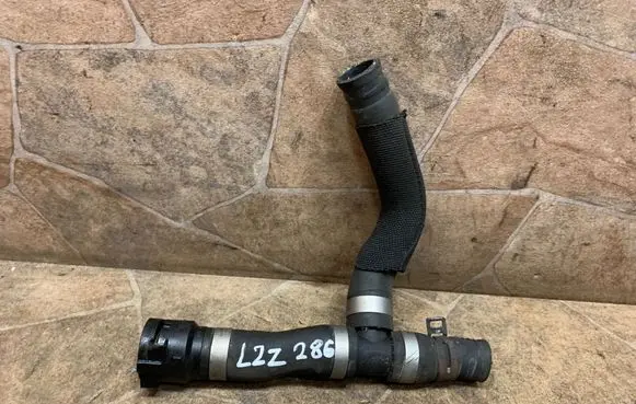 Mercedes-Benz CLS C218 X218 Engine coolant pipe/hose A2128302900