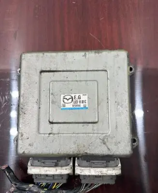 Mazda 5 Engine control unit/module L82318881C E6T53976H2 K6266