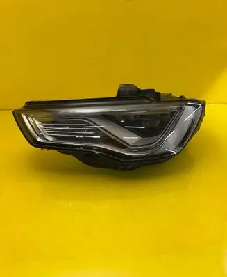 Audi A3 S3 8V Headlight/headlamp 8V0941033