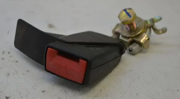 Rear seatbelt buckle