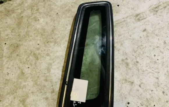 Lincoln Town Car Rear side window