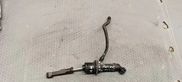 Dacia Sandero II Clutch master cylinder 306104118r