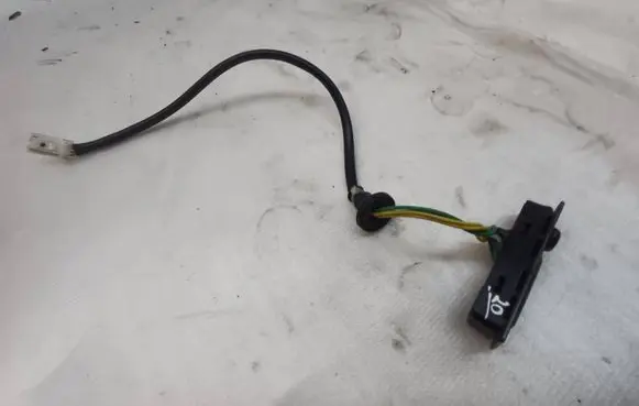 Nissan X-Trail T32 Tailgate opening switch 