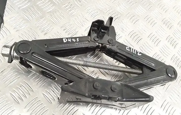 Ford Fiesta Tool set e1bc17080ab