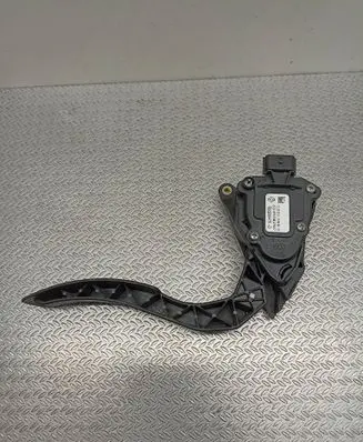 Renault Clio IV Accelerator throttle pedal 180029347R 6PV00997807