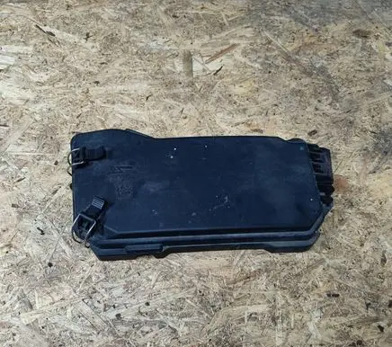 Mercedes-Benz C W204 Fuse box cover A2045400182