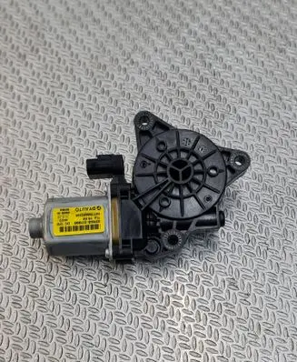Hyundai Tucson TL Front door window regulator motor 82460D7000 001100680349
