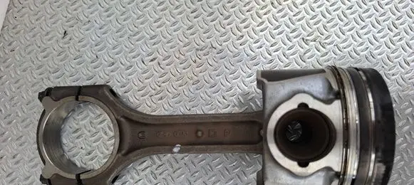 KIA Ceed Piston with connecting rod 5AR073252