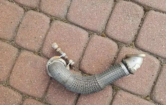 Opel Corsa E EGR valve line/pipe/hose 55584896