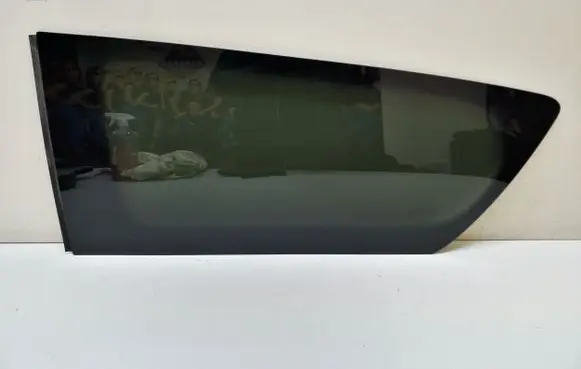 Chrysler Pacifica Rear side window P68238495AC