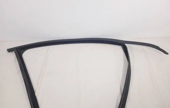 Volvo XC70 Rubber seal front door window/glass 30762366