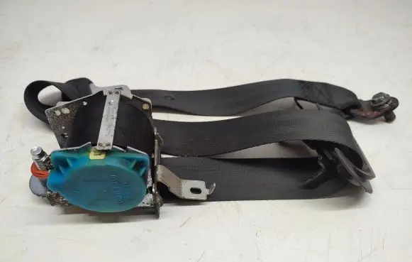 Rear seatbelt