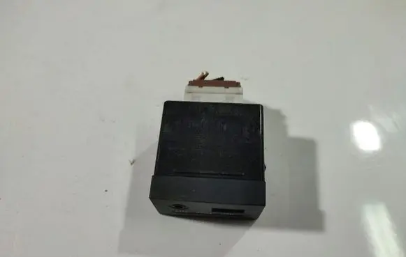 Hyundai i30 USB socket connector 2R000