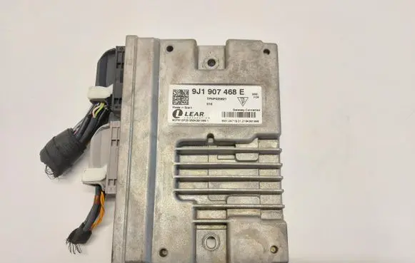 Porsche Taycan 9J1 Gateway control module 9J1907468EJLK0121