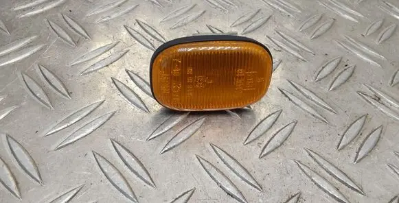 Toyota RAV 4 (XA20) Front fender indicator light