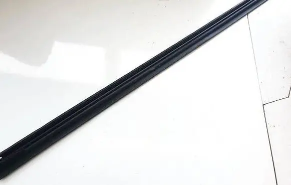 Toyota Verso Front door glass trim molding
