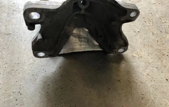Audi A4 S4 B8 8K Engine mounting bracket 8K0199307 8K0199887