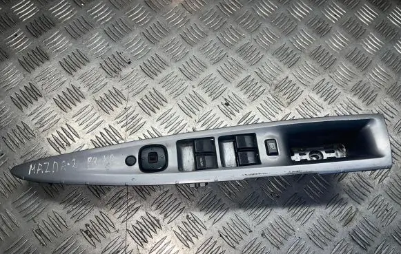 Mazda 2 Electric window control switch DD1066350B 20032006 05074535