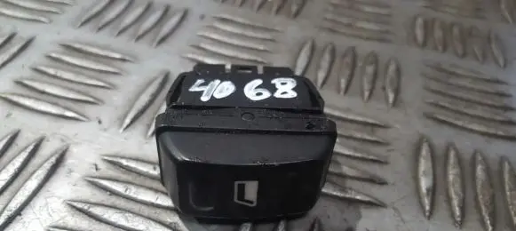 Citroen Xsara Picasso Electric window control switch 22681