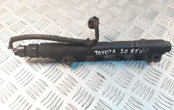 Toyota Avensis Verso Fuel main line pipe