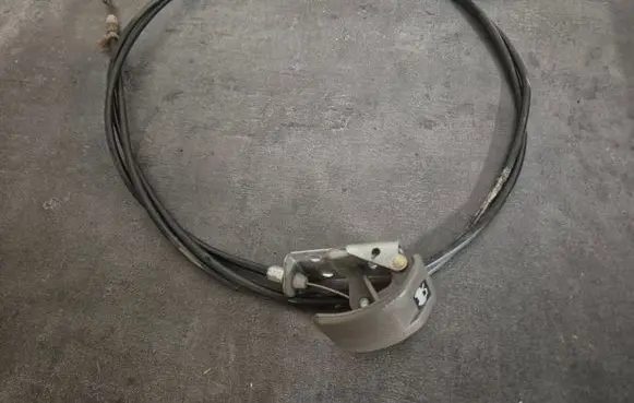 Mitsubishi Pajero Sport I Engine bonnet/hood lock release cable 