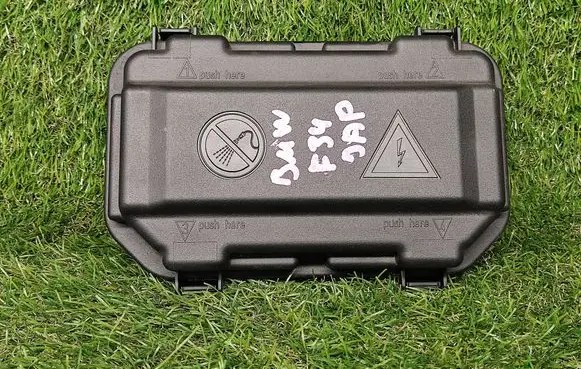 BMW 4 F36 Gran coupe Fuse box cover 9224872 61149224872 10688710