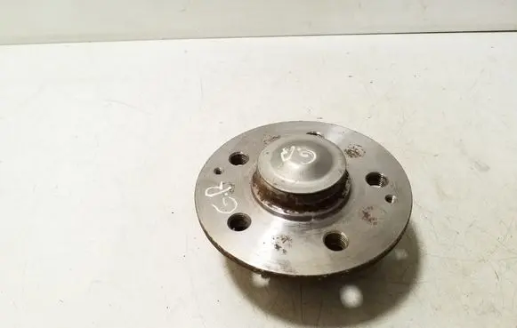 Rear wheel hub