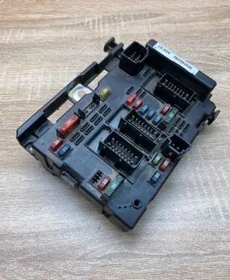 Citroen C5 Fuse module 9646405280
