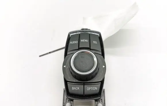 Multifunctional control switch/knob